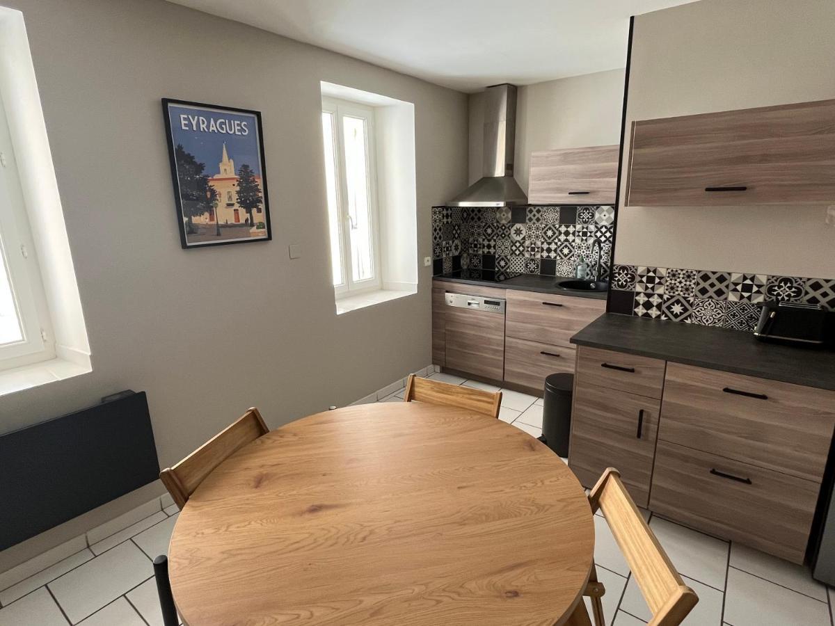 Bel Appartement 2 Chambres Au Coeur Du Village Eyragues Luaran gambar