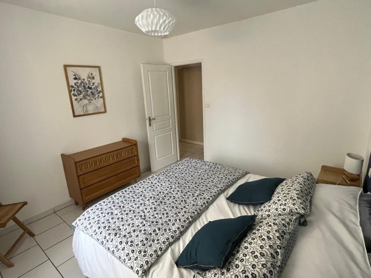 Bel Appartement 2 Chambres Au Coeur Du Village Eyragues Luaran gambar