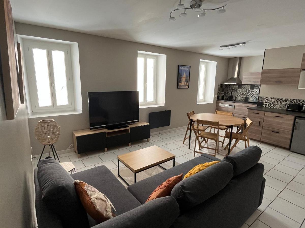 Bel Appartement 2 Chambres Au Coeur Du Village Eyragues Luaran gambar